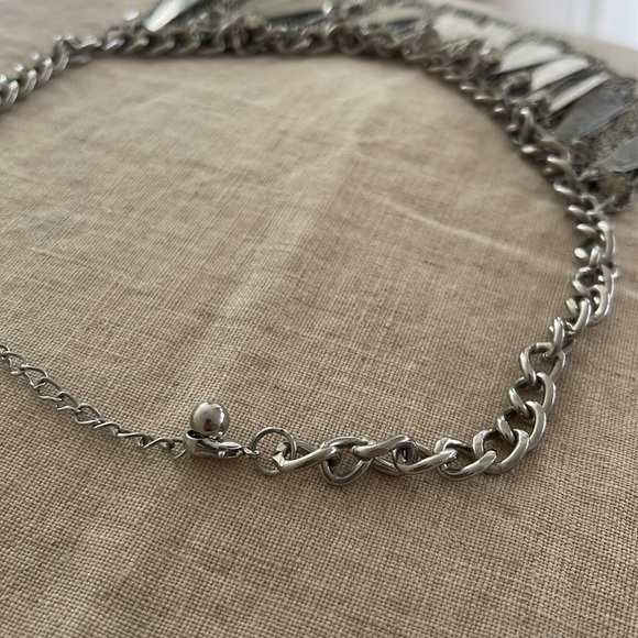 Fringe chainmail statement necklace - Picture 3 of 4